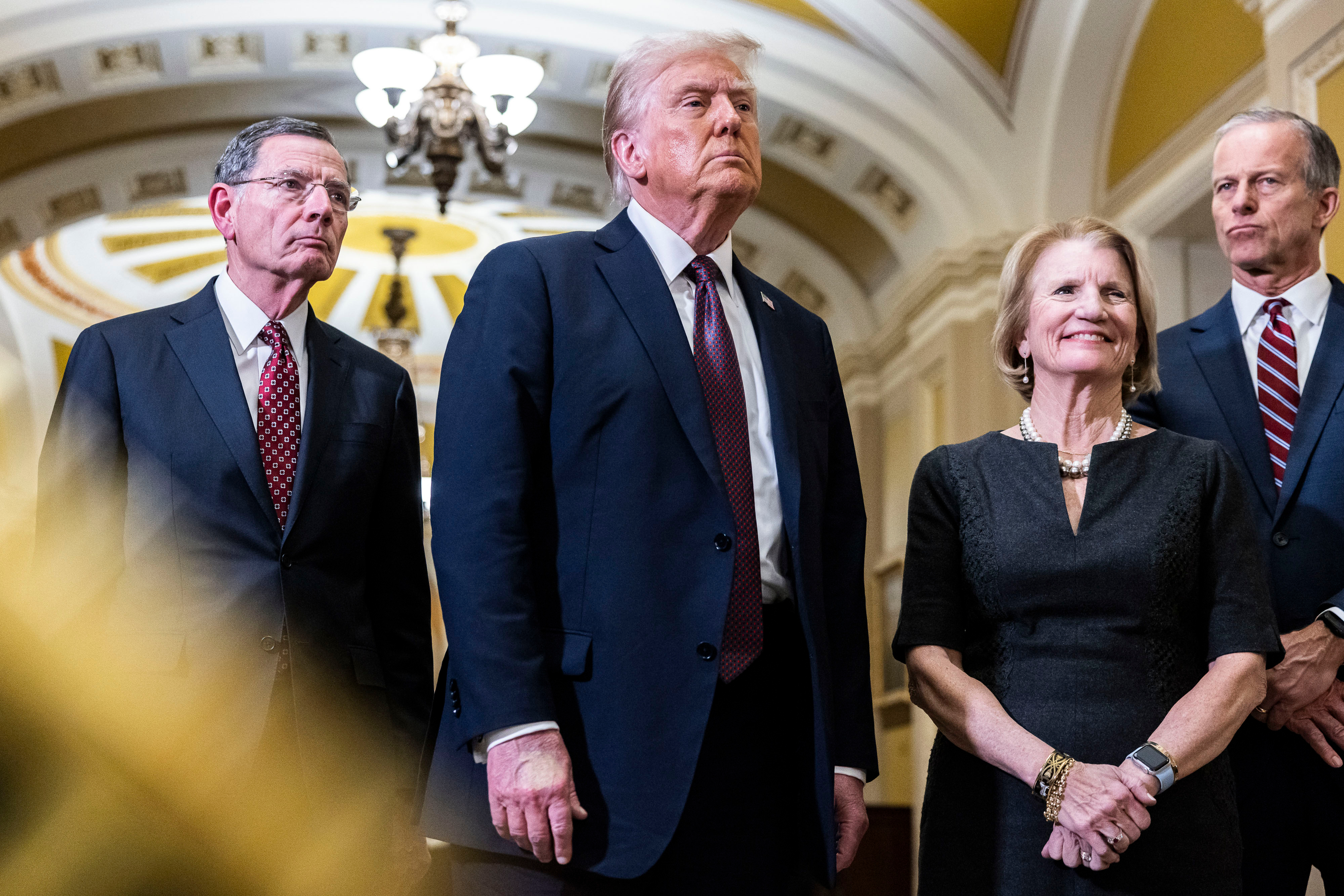 施政一刻都不能等特朗普拟在宣誓就职数小时内发布一系列行政令_iBloomberg