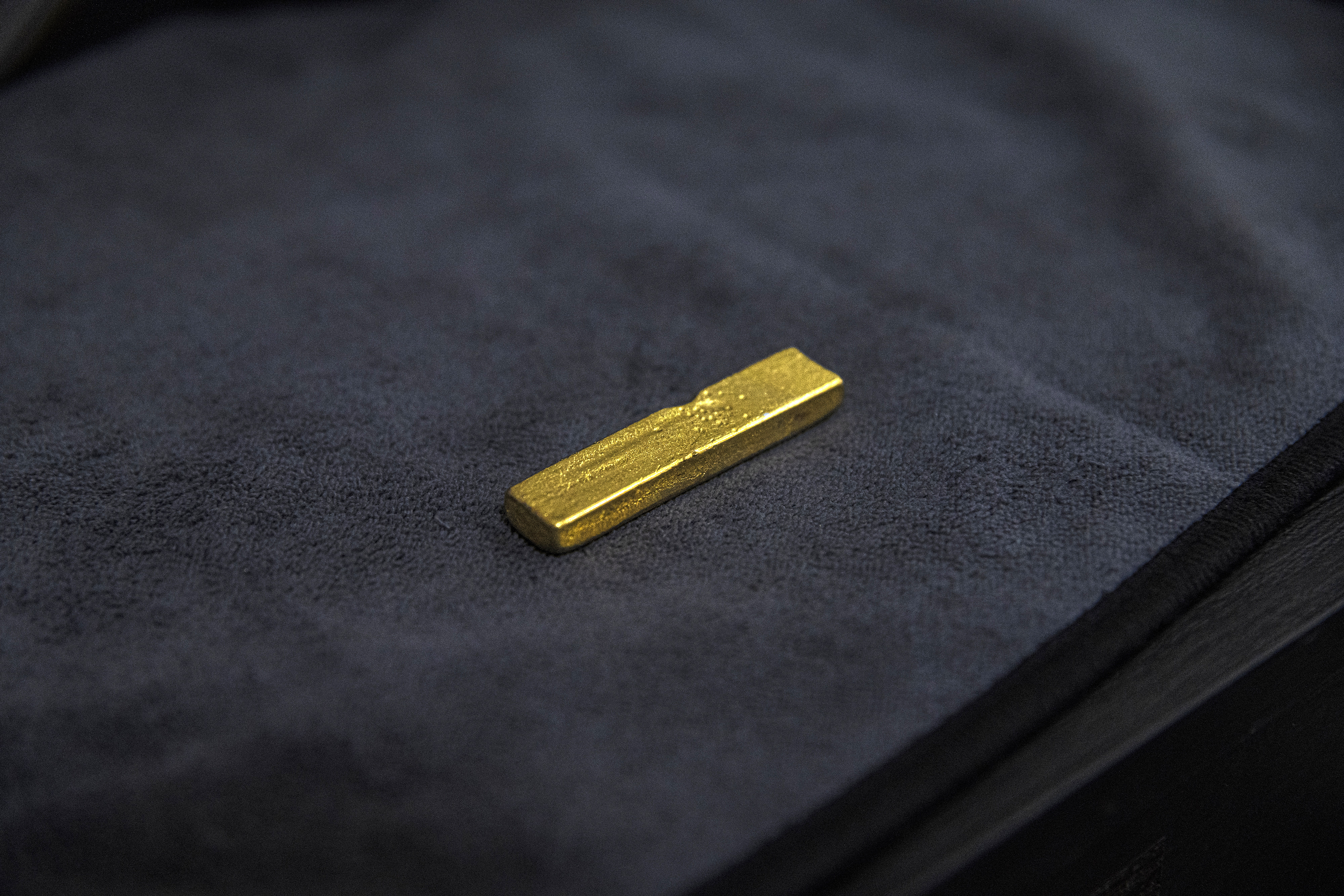 早在特朗普关税行动之前印度央行就已稳步减少购买美债并增持黄金_iBloomberg