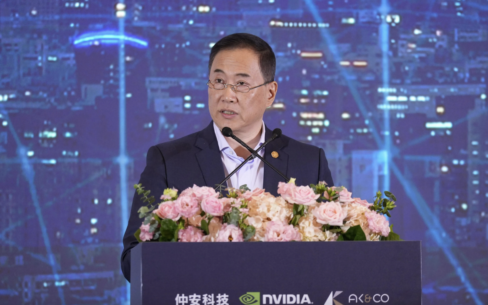 亚洲金融富豪辜氏家族押注15亿美元的AI基础设施基金_iBloomberg