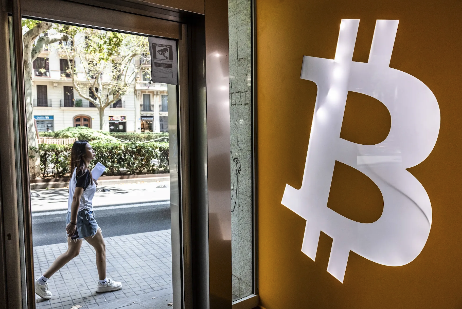 比特币价格大跌至88000美元以下12月伊始市场避险情绪浓厚_iBloomberg