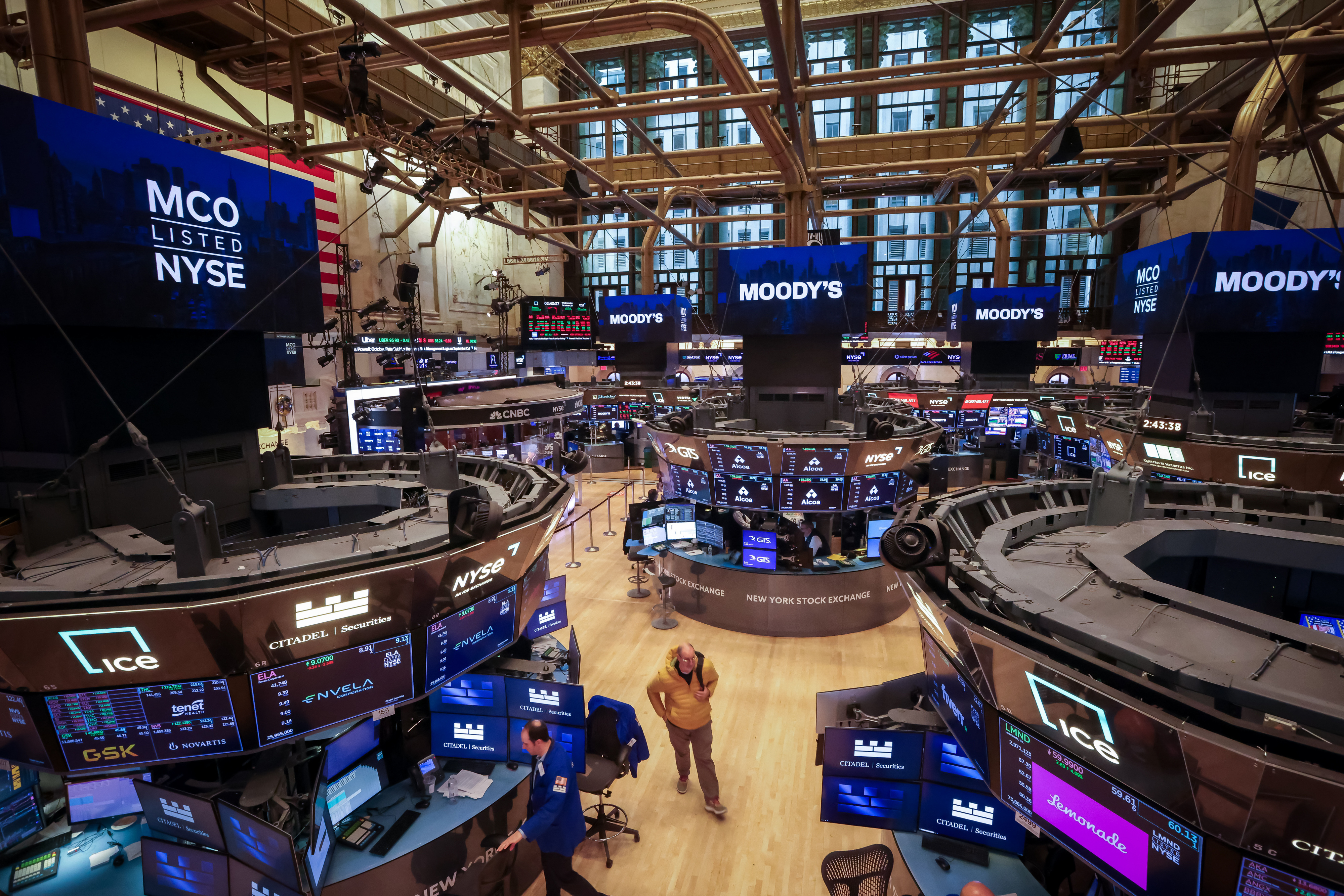 美国11月ADP就业人数意外减少3.2万加剧劳动力市场走弱担忧_iBloomberg