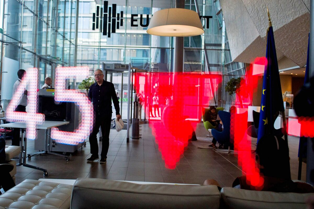 欧洲股市2026年开局创纪录高位英国富时100指数突破10000点大关_iBloomberg