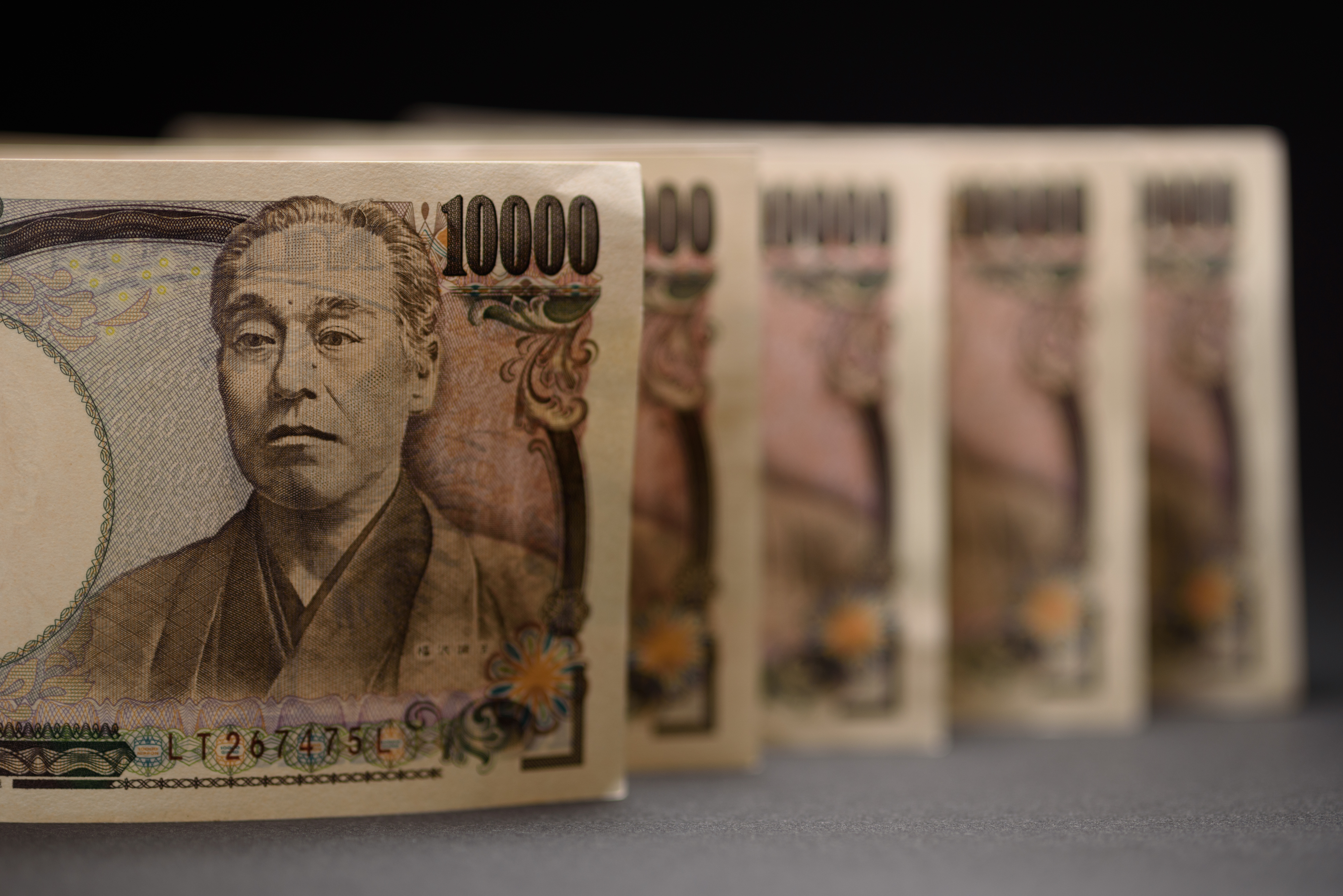 日本财务大臣警告称不排除支持日元的所有选项_iBloomberg