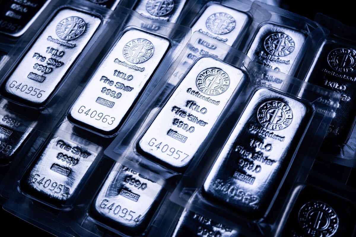 投资者在全球动荡中急寻避风港白银首次涨破100美元大关_iBloomberg